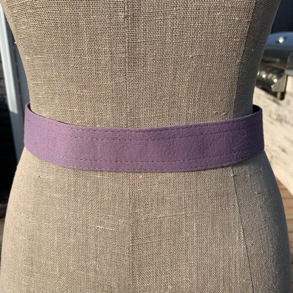 Vintage 80s 90s Lavender Purple Fabric Gold Toned Buckle Retro Waist Belt - Picture 5 of 13